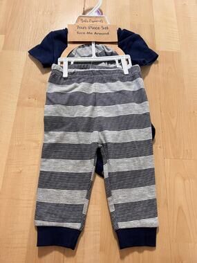 BABY ESSENTIALS Baby Boys 9M Navy Striped 4-Piece Bodysuit Pants Socks Set NWT